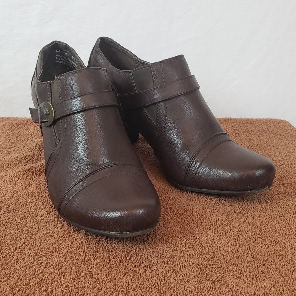 Baretraps “Cardia” 95 M Ankle Booties Brown Synthetic Slip On Heel Women's Shoes